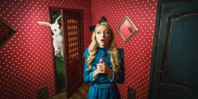 Alice’i jälgedes poster1