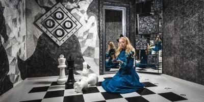 Alice’i jälgedes poster2